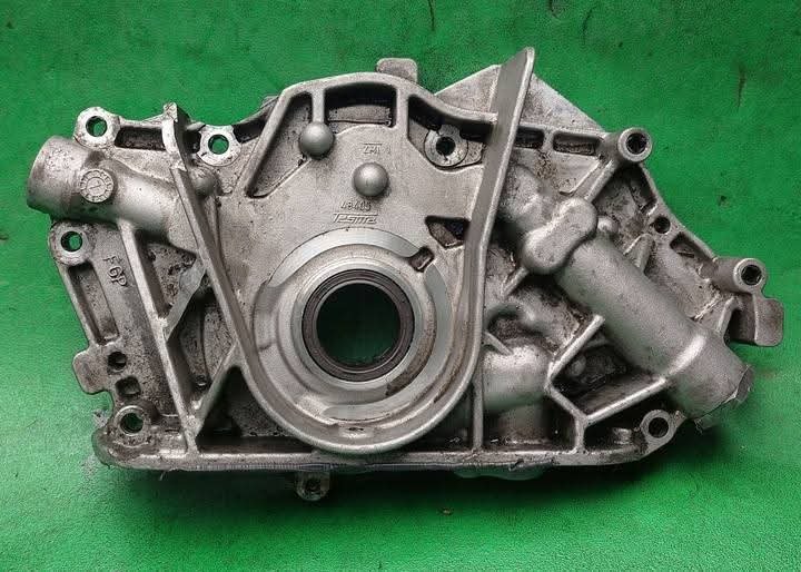 Oil pump alpha romeo 159 brera 2.4 jtdm 55199939 733930013 Oil pump alpha romeo 159 brera 2.4 jtdm 55199939 733930013